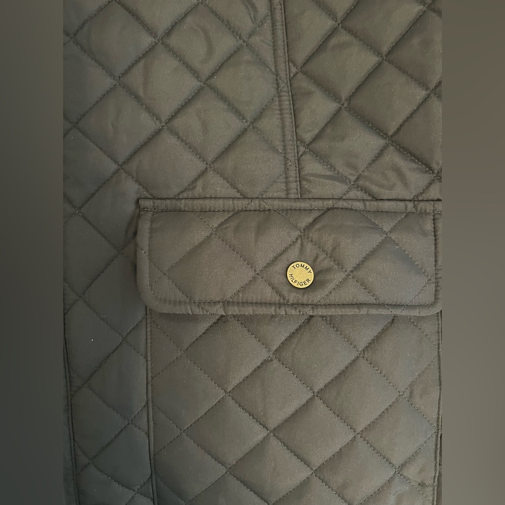 Tommy Hilfiger Quilted Jacket with Red Interior - Picture 4 of 7